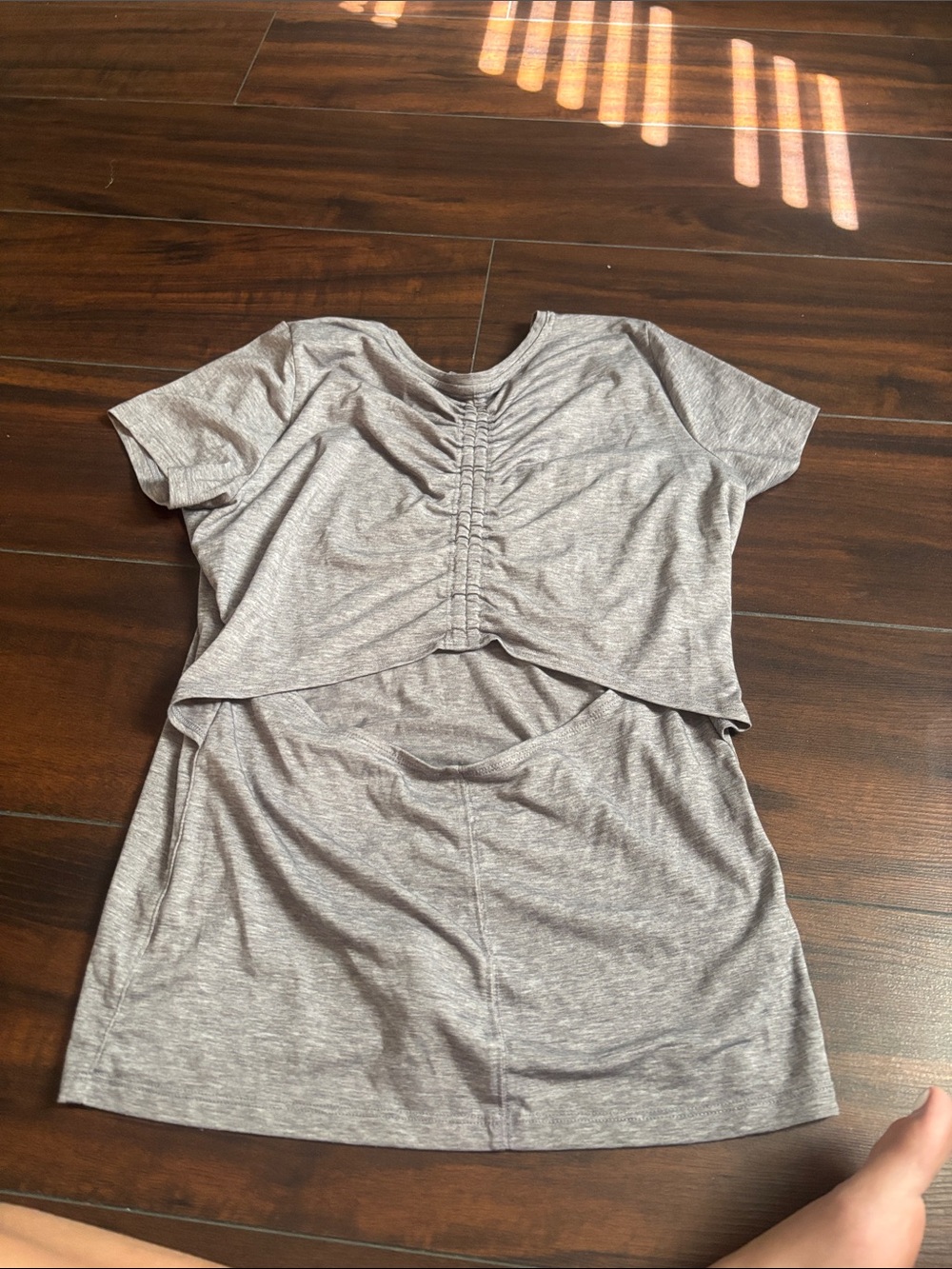 Women’s' Heather Athleta Gray Short Sleeve Ruched Back Workout Top
